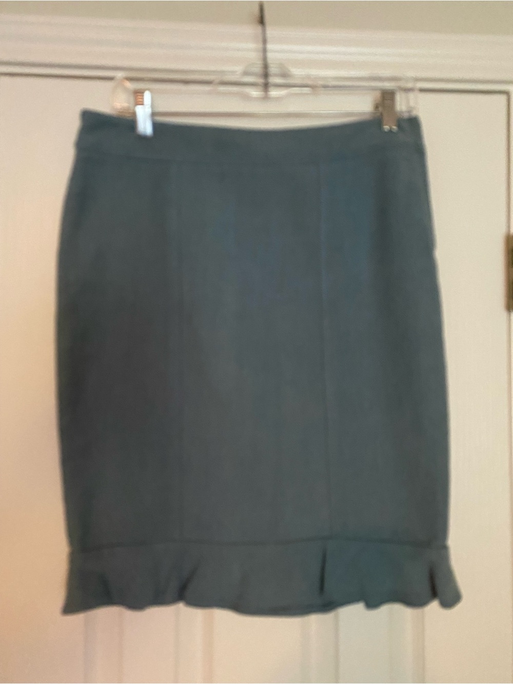Club Monaco Gray Ruffle-Hem Pencil Skirt